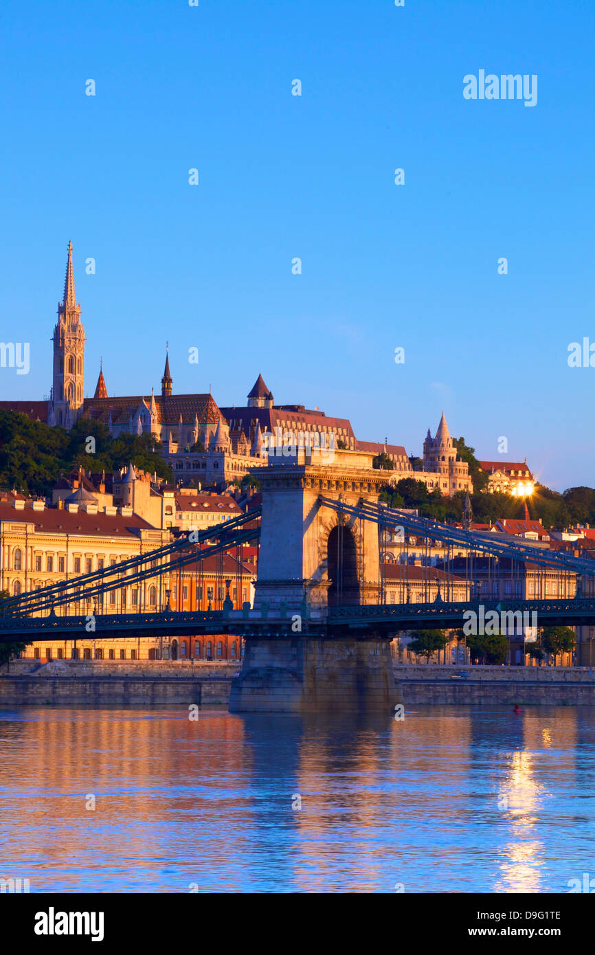 Kettenbrücke, Mátyás (Matthias-Kirche) und Fischerbastei, Budapest, Ungarn Stockfoto