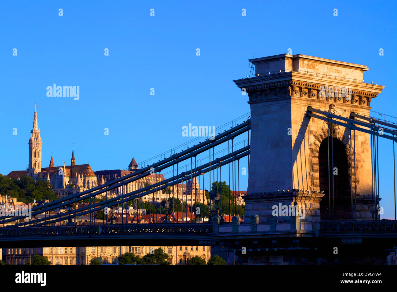 Kettenbrücke, Mátyás (Matthias-Kirche) und Fischerbastei, Budapest, Ungarn Stockfoto