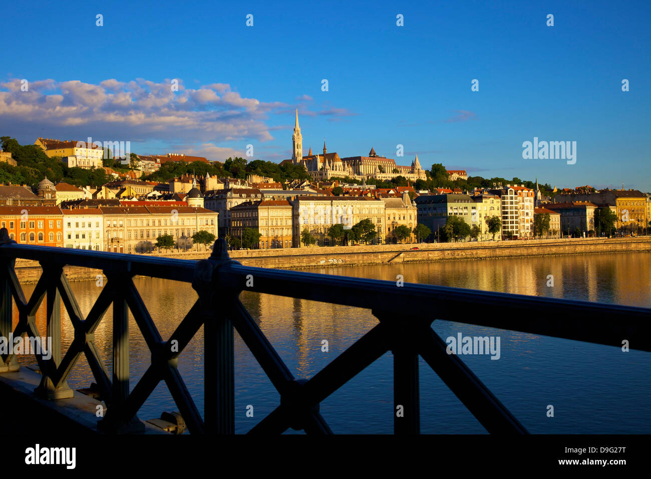 Kettenbrücke, Mátyás (Matthias-Kirche) und Fischerbastei, Budapest, Ungarn Stockfoto