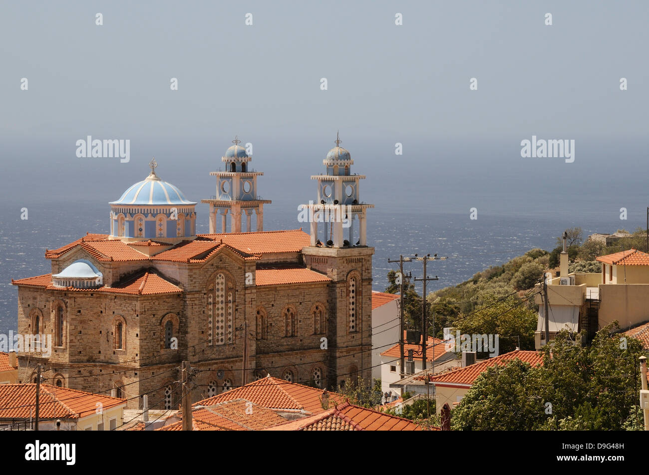 Überblick über Marathokampos Kirche mit dem Ägäischen Meer im Hintergrund, Samos, östliche Sporaden, griechische Inseln, Griechenland Stockfoto