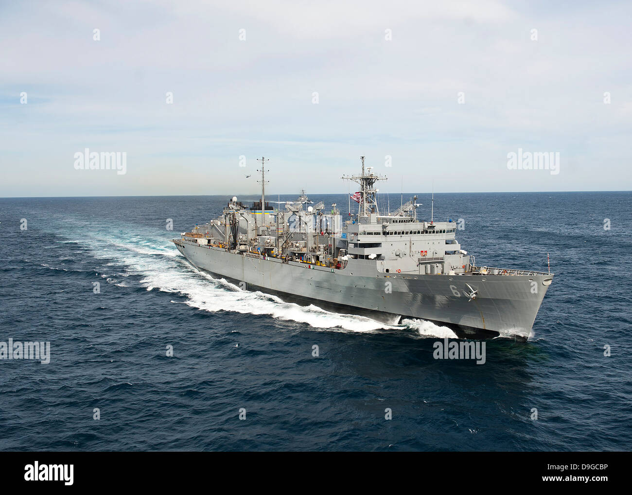 Das Military Sealift Command schnell Kampfunterstützung Schiff USNS liefern. Stockfoto
