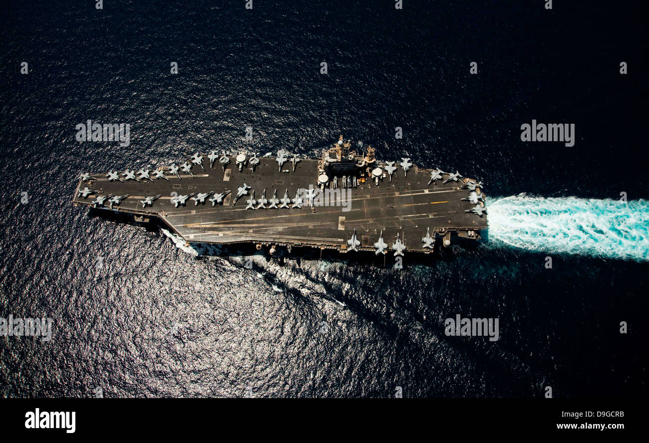 5. April 2012 - Transite der Nimitz-Klasse-Flugzeugträger USS Abraham Lincoln (CVN-72) das Arabische Meer. Stockfoto