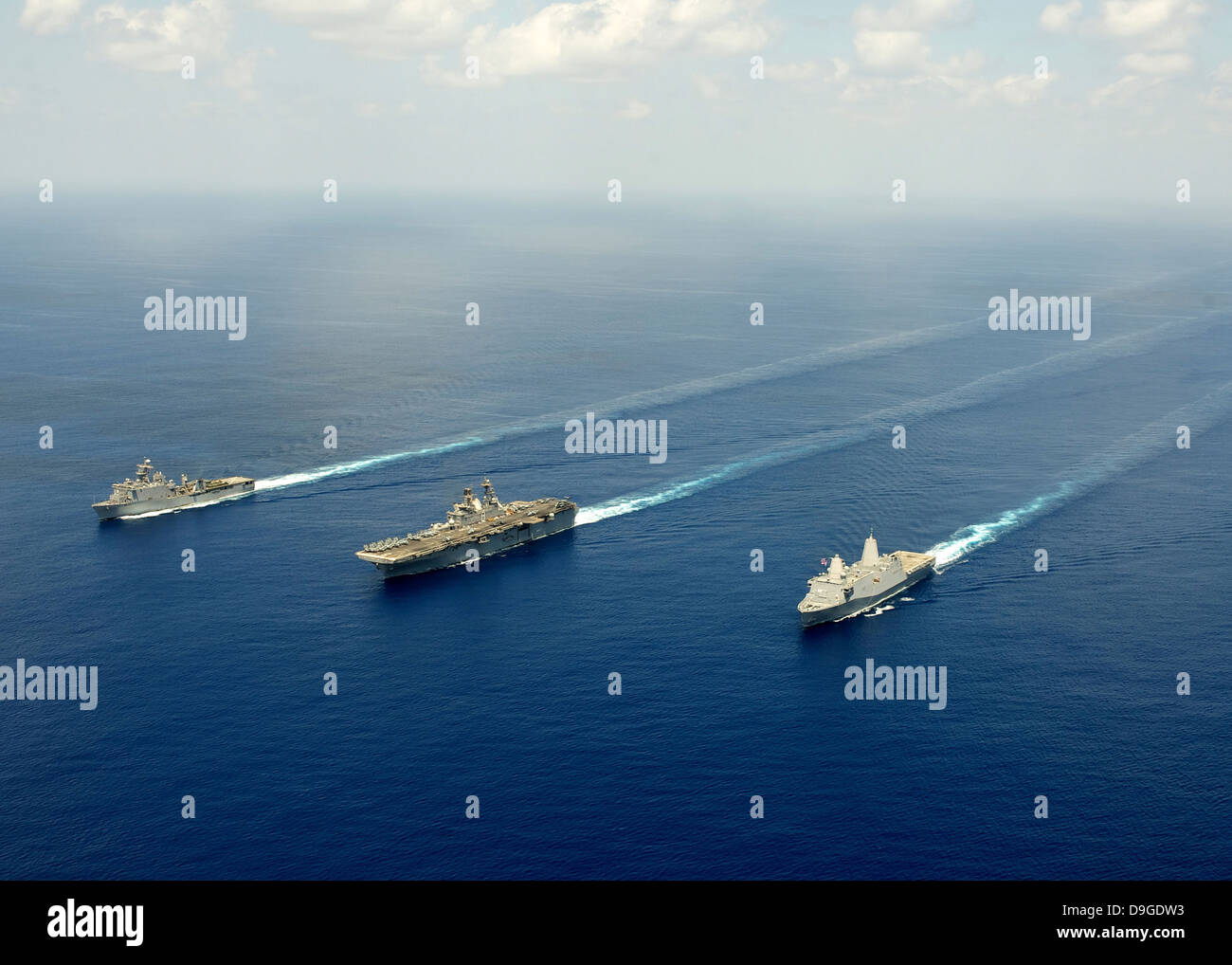 USS Pearl Harbor, USS Makin Island und USS New Orleans transit im Indischen Ozean. Stockfoto