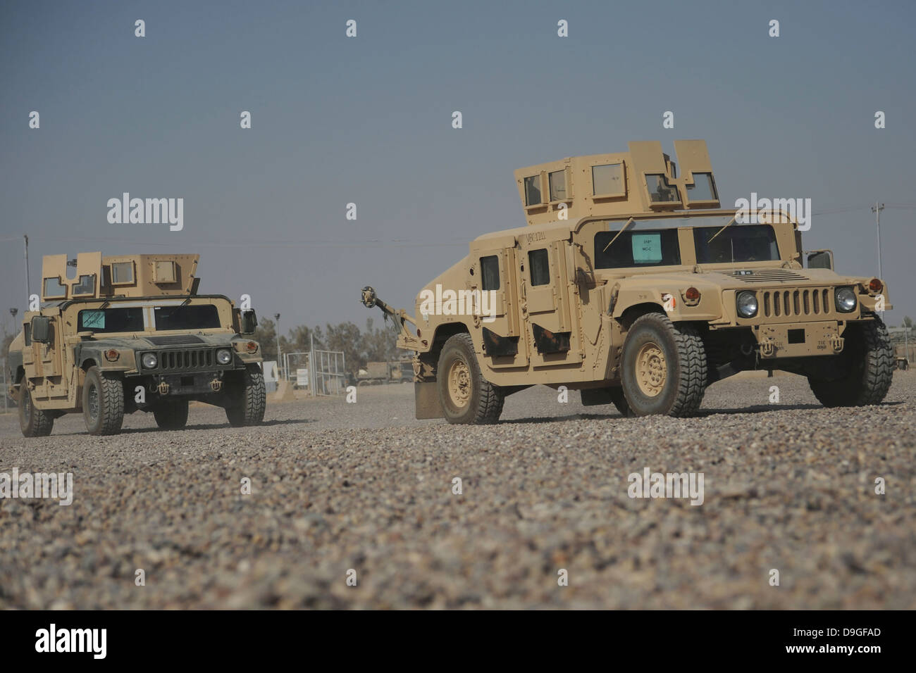 Zwei M1114 Humvee Fahrzeuge Camp Taji, Irak. Stockfoto