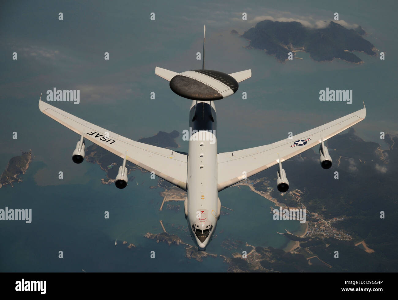 25. Juni 2009 - führt A US Air Force e-3 Sentry Flugzeug einen Flug vor der Küste Südkoreas. Stockfoto