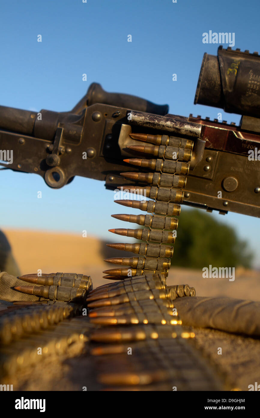 Kajaki, Afghanistan, 2. Juni 2012 - Runden von einem M240-Maschinengewehr sind auf einem zusammengesetzten Dach verteilt. Stockfoto