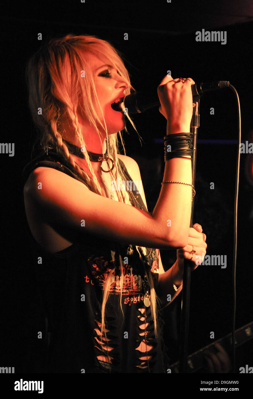 Taylor Momsen The Pretty Reckless Höchstleistungen live The Wonder Bar in Asbury Park New Jersey, USA - 18.03.11 Stockfoto