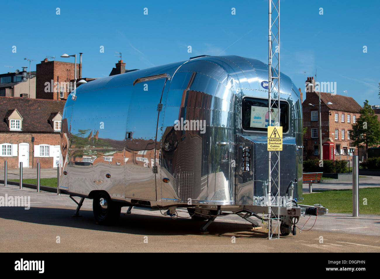 Retro Rocket Alu Wohnwagen Stockfotografie - Alamy