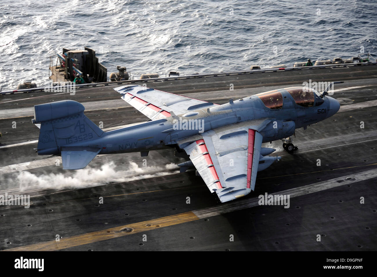 Arabisches Meer, zieht aus 4. September 2012 - eine EA-6 b Prowler aus dem Flugzeugträger USS Enterprise. Stockfoto