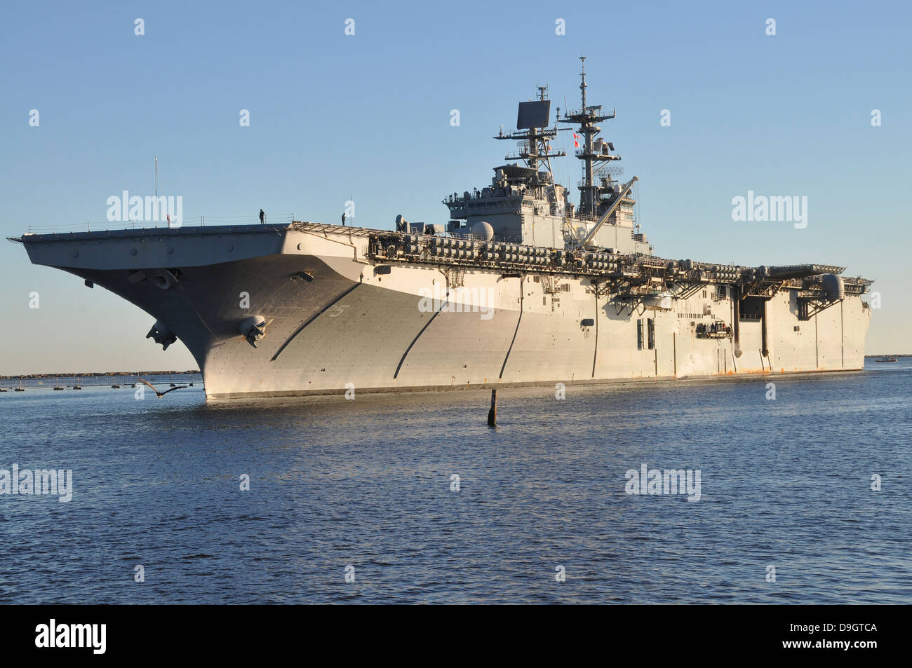 Mayport, Florida, 2. November 2012 - kommt der amphibischen Angriff Schiff USS Bataan (LHD-5) am Naval Station Mayport, Florida. Stockfoto