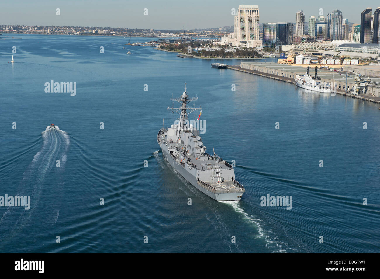 Geführte Flugkörper Zerstörer USS William P. Lawrence fährt San Diego Stockfoto