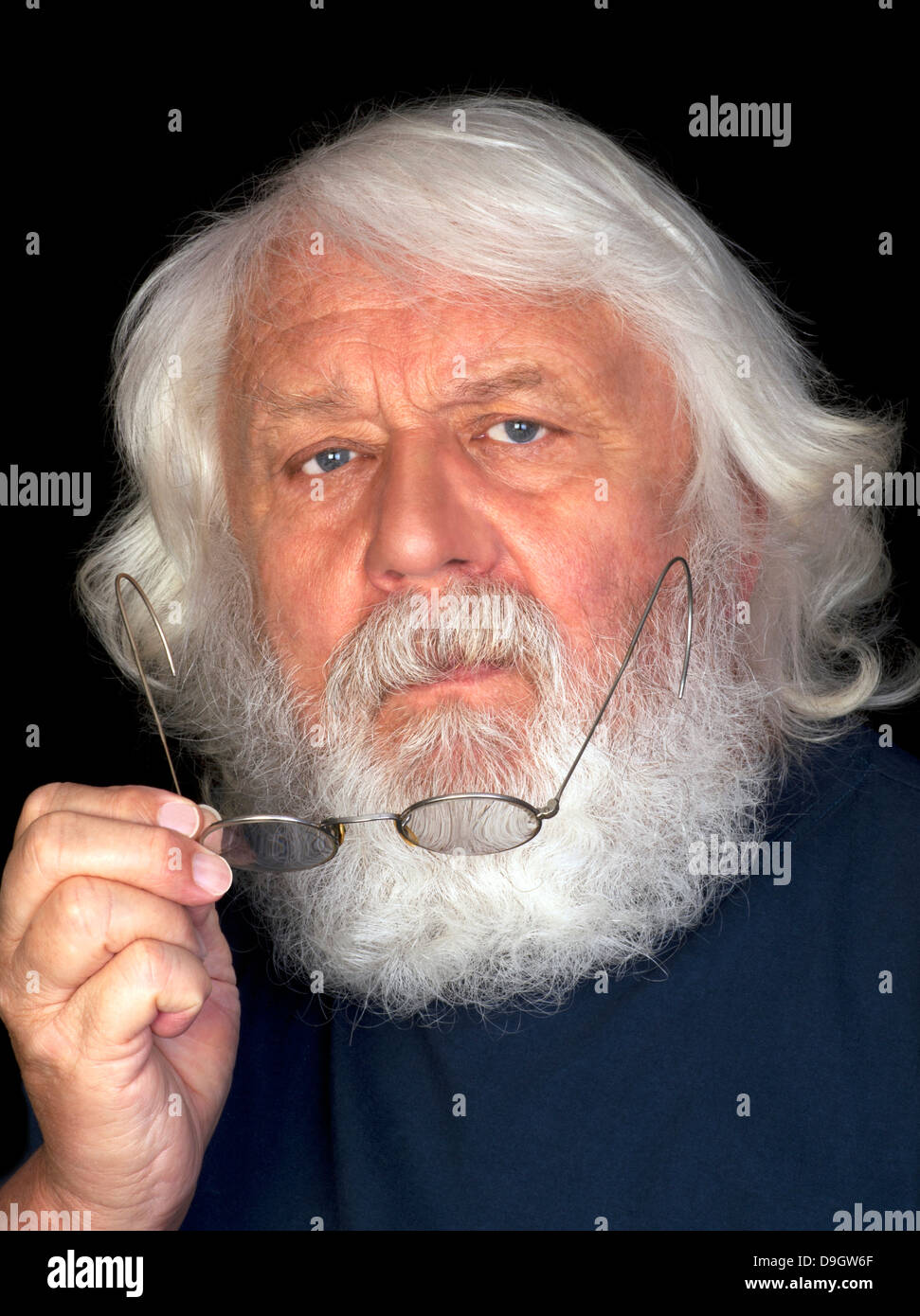 Senior mit Vollbart, Gläser mit in der hand Stockfoto