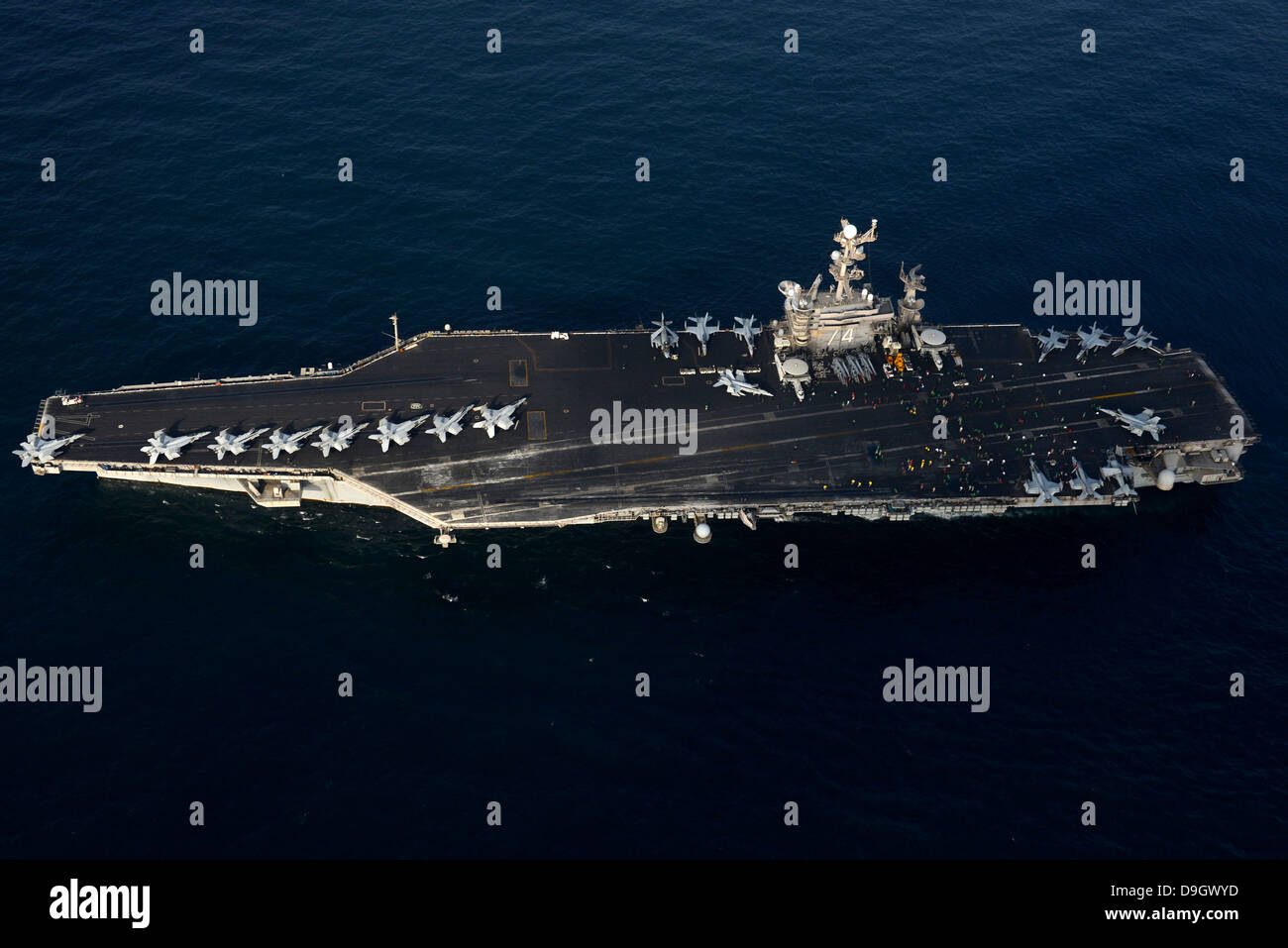 19. Februar 2013 - Flugzeugträger USS John C. Stennis (CVN-74) Transite den USA 5. Flotte Aufgabengebiet. Stockfoto