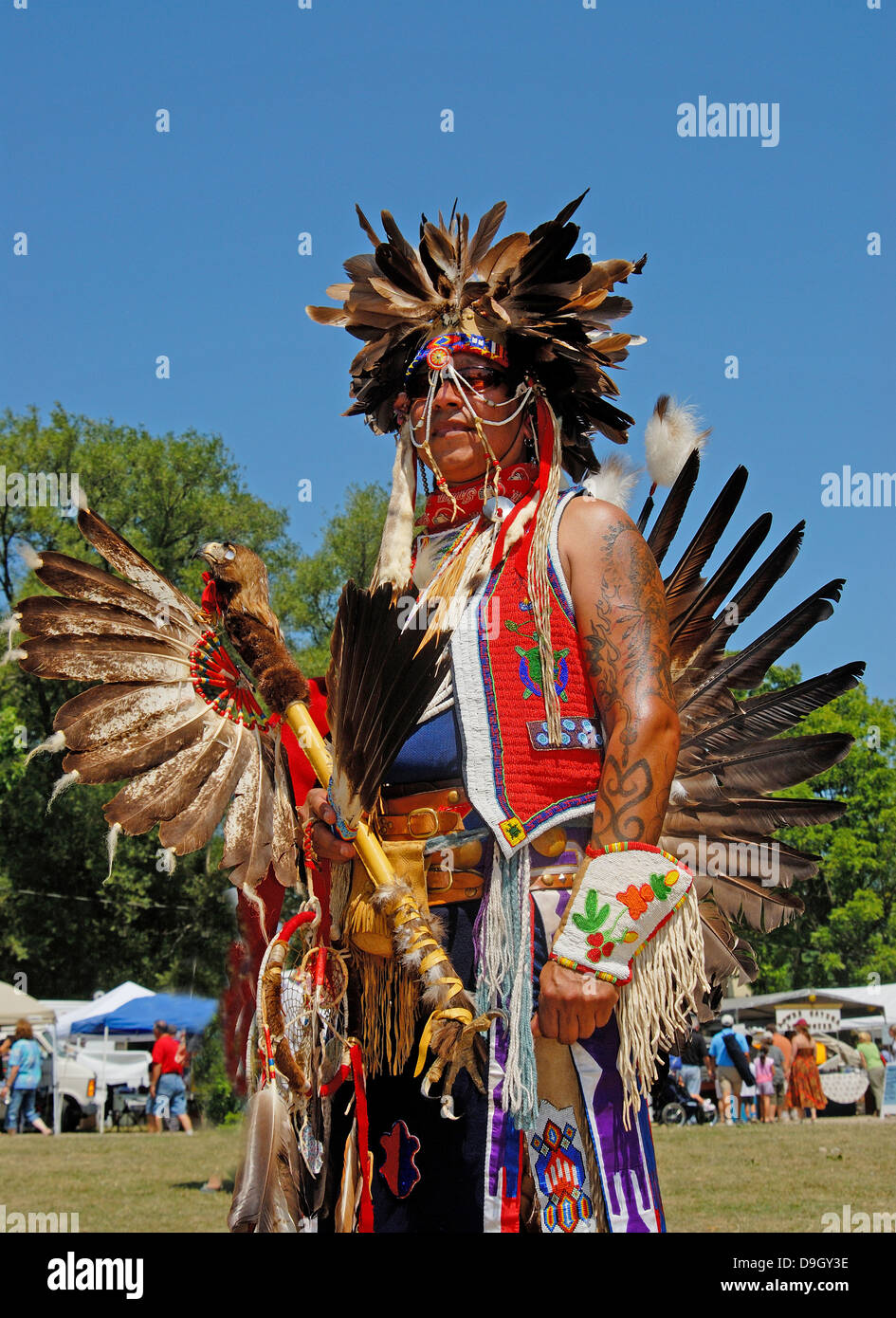 Gebürtige amerikanischer Mann feiert Pow-Wow in Ontario, Kanada Stockfoto