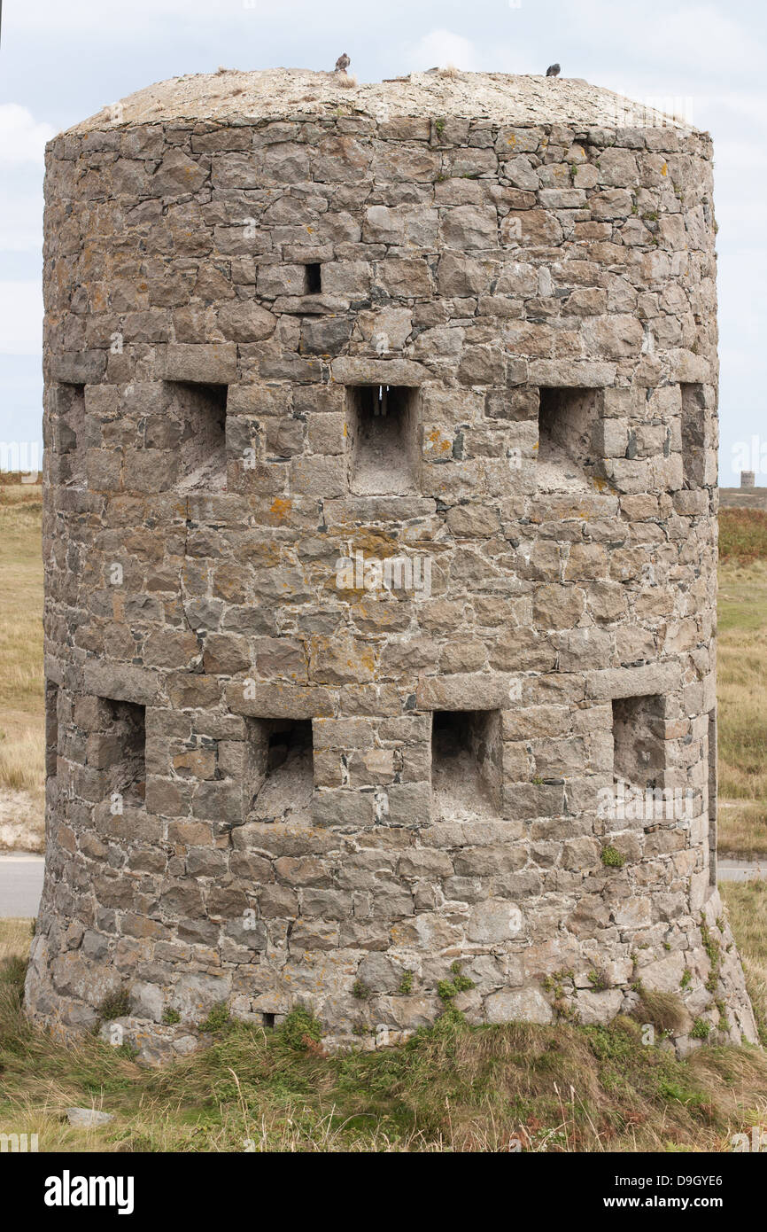 Guernsey Schlupfloch Turm, 1778-1779 errichtet. Dieses Bild bietet den Turm auf auf dem Golfplatz bei gemeinsamen L'Ancresse, Vale. Stockfoto