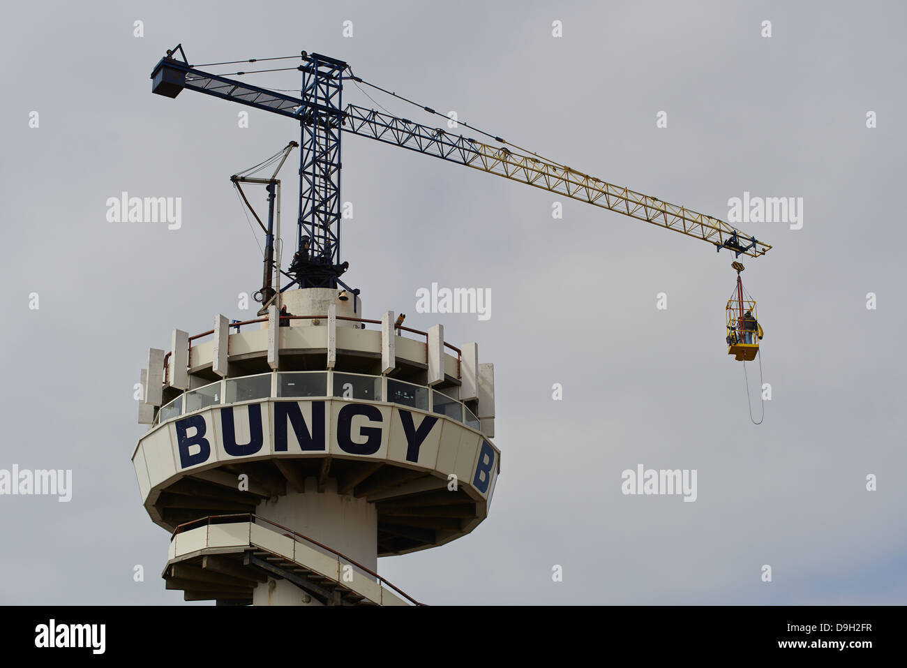 Bungee-Jumping vom Pier Scheveningen, den Haag (Den Haag), den Niederlanden, Europa Stockfoto