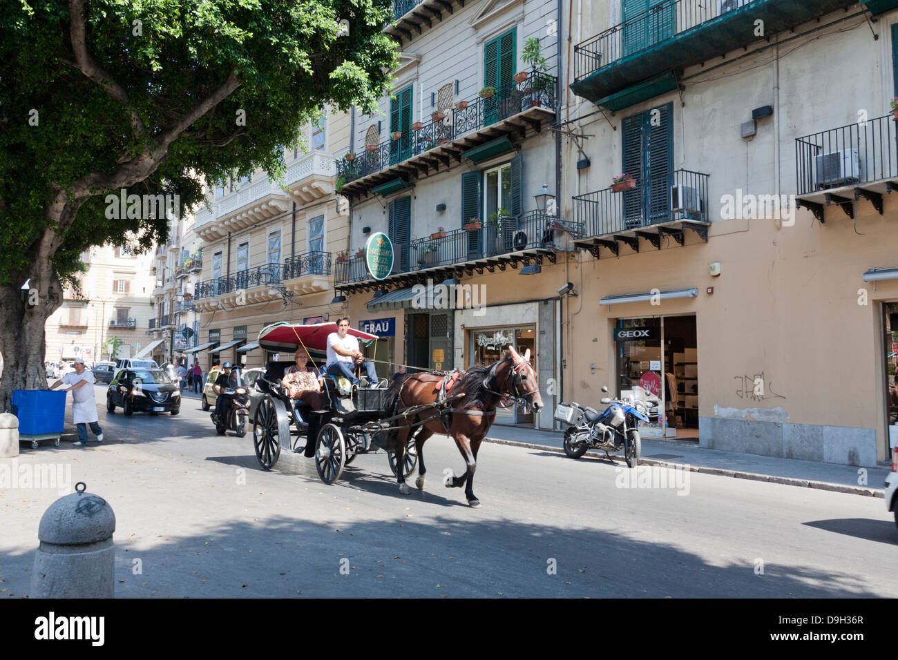 Pferd gezeichneten Wagen, Sightseeing-Tour, Palermo, Sizilien, Italien Stockfoto