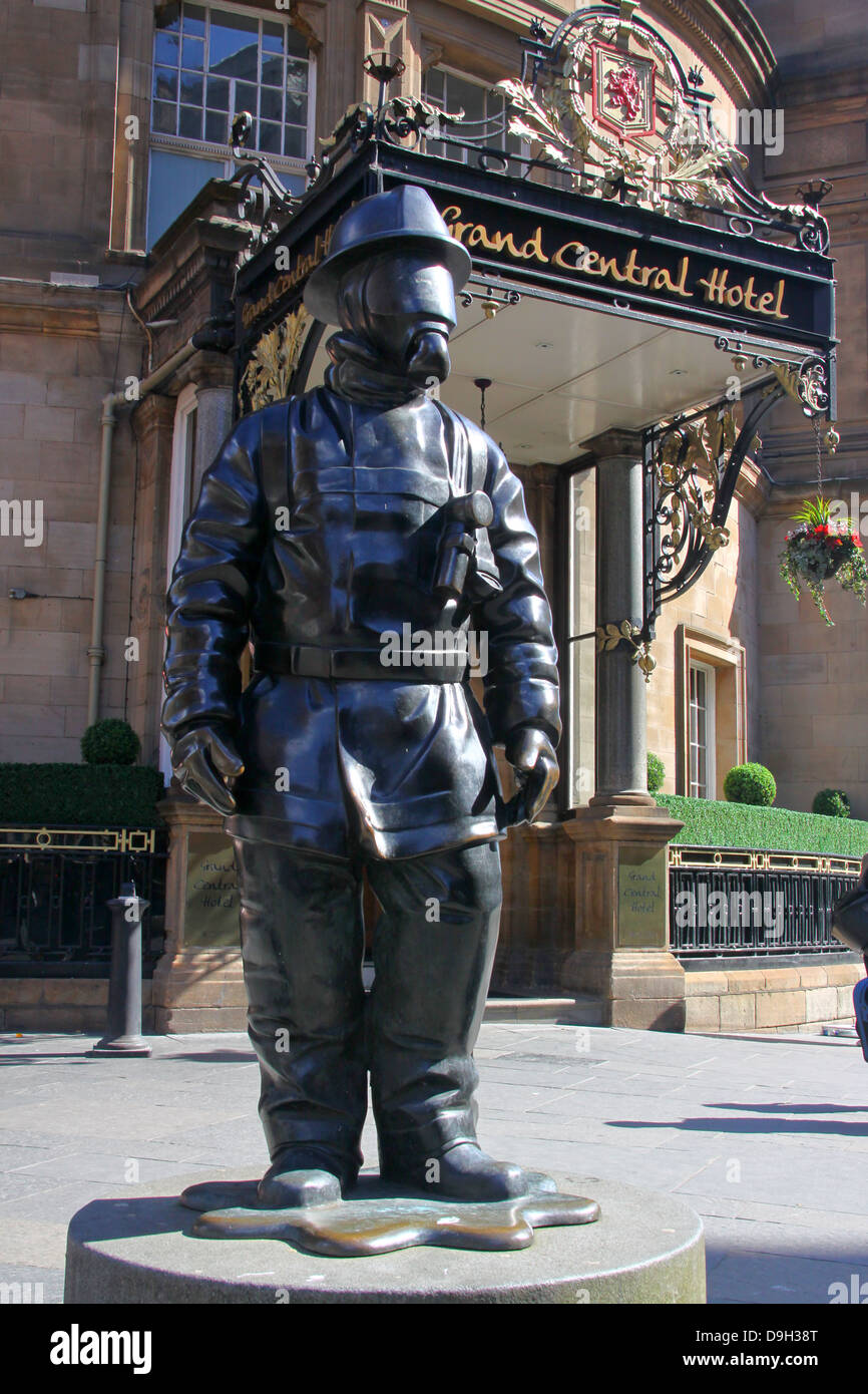 Feuerwehrmann Feuerwehrmann Erinnerungsstatue Hope Street Glasgow Stockfoto
