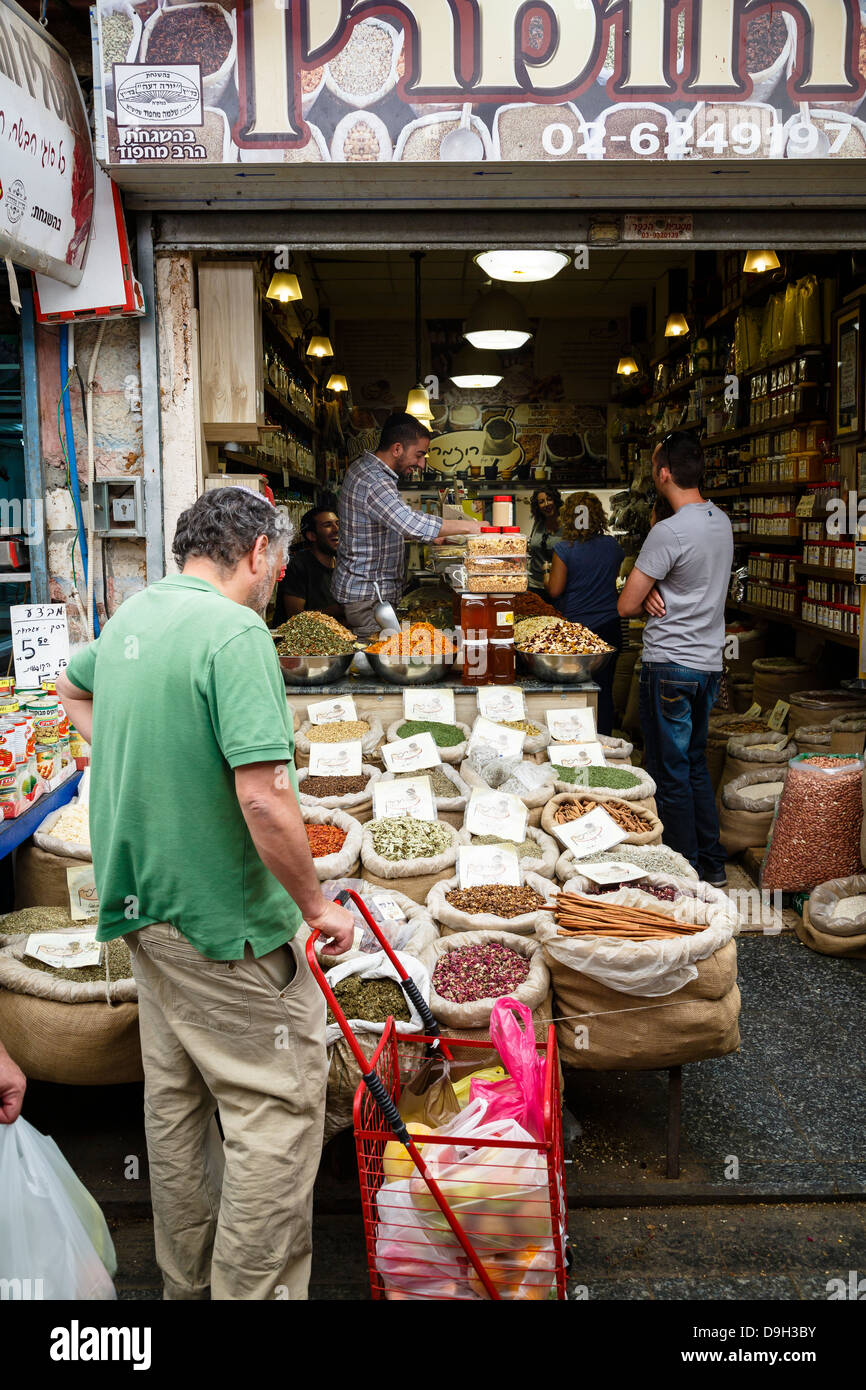 Gewürz-Stall am Mahane Yehuda Markt, Jerusalem, Israel. Stockfoto