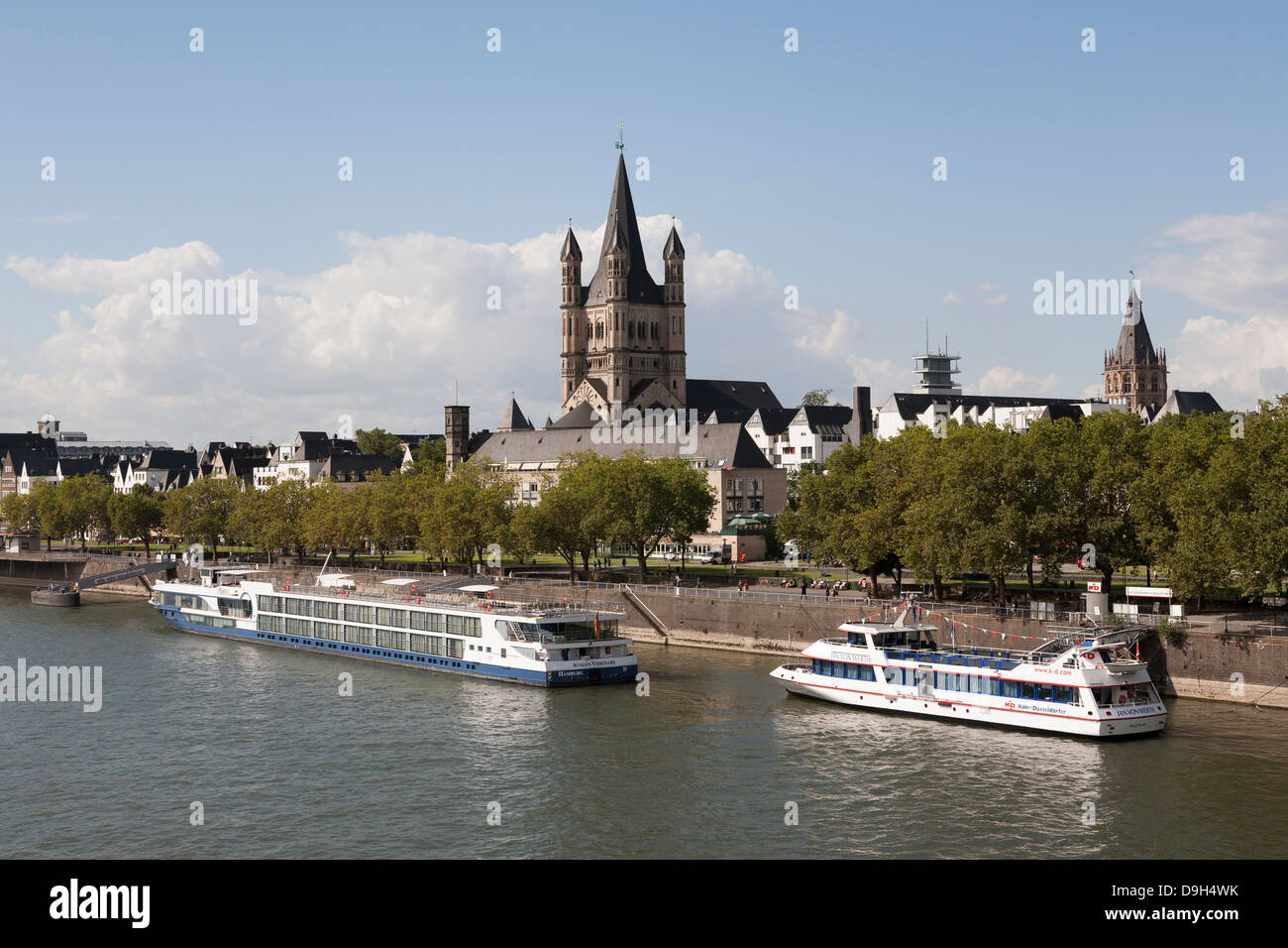 Groß St. Martin Kirche, Rhein River, Köln, Deutschland Stockfoto