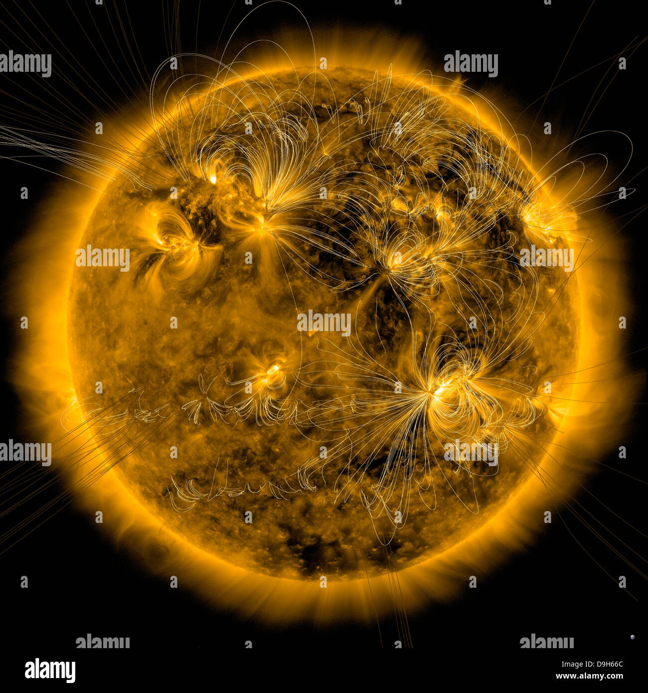 17. Februar 2011 - magnetischen Feldlinien auf der Sonne. Stockfoto