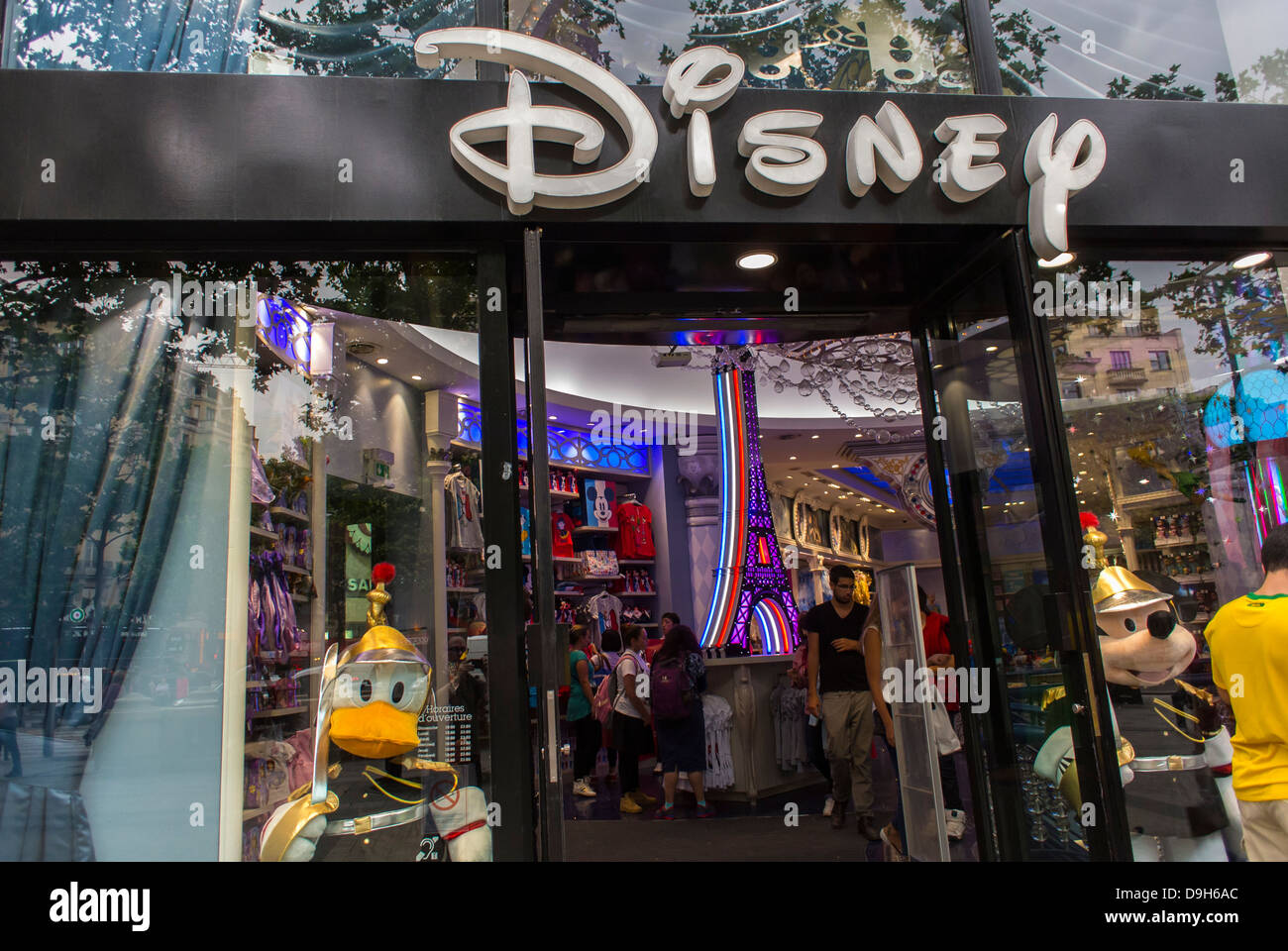 Paris, Frankreich, Shop vorne an der Disney Store, auf der Avenue Champs-Elysees Stockfoto