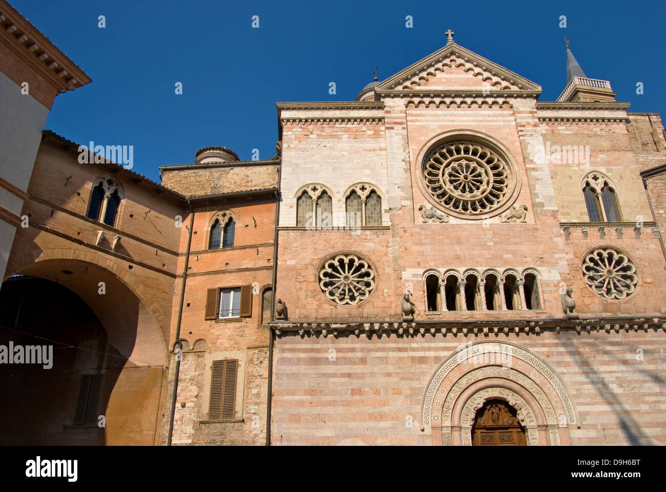 Foligno, Umbrien, Italien. Dom (Duomo di San Feliciano - 12thC) in der Piazza della Repubblica Stockfoto