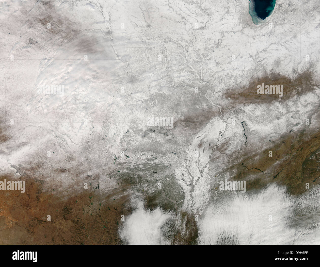 Satellitenansicht von einem schweren Wintersturm über den mittleren Westen der Vereinigten Staaten. Stockfoto