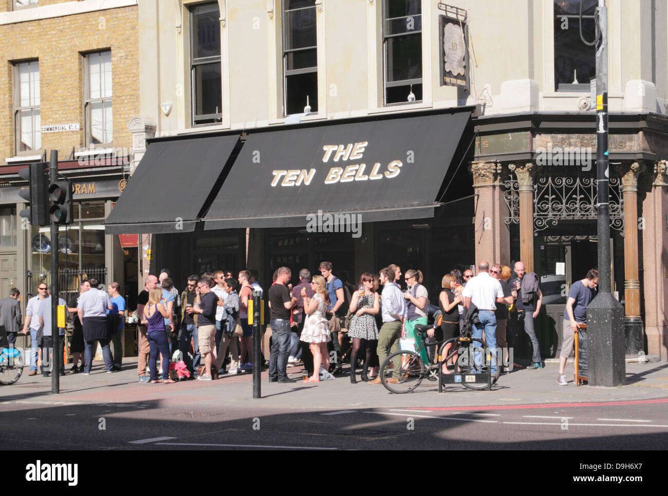 Die zehn Glocken Pub im Londoner East End Stockfoto