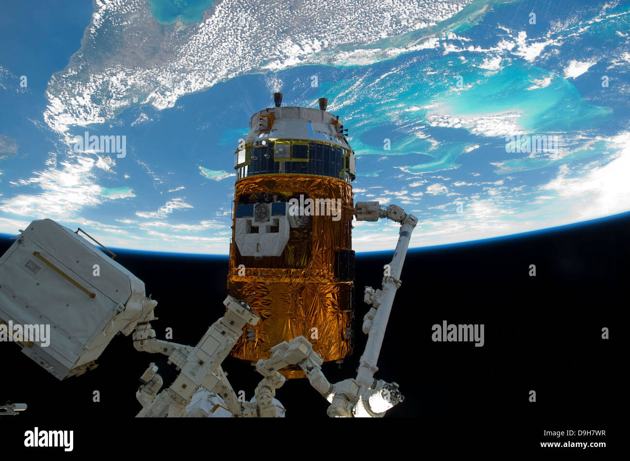 Die japanische H-II Transfer Vehicle in der Reichweite des Canadarm2. Stockfoto