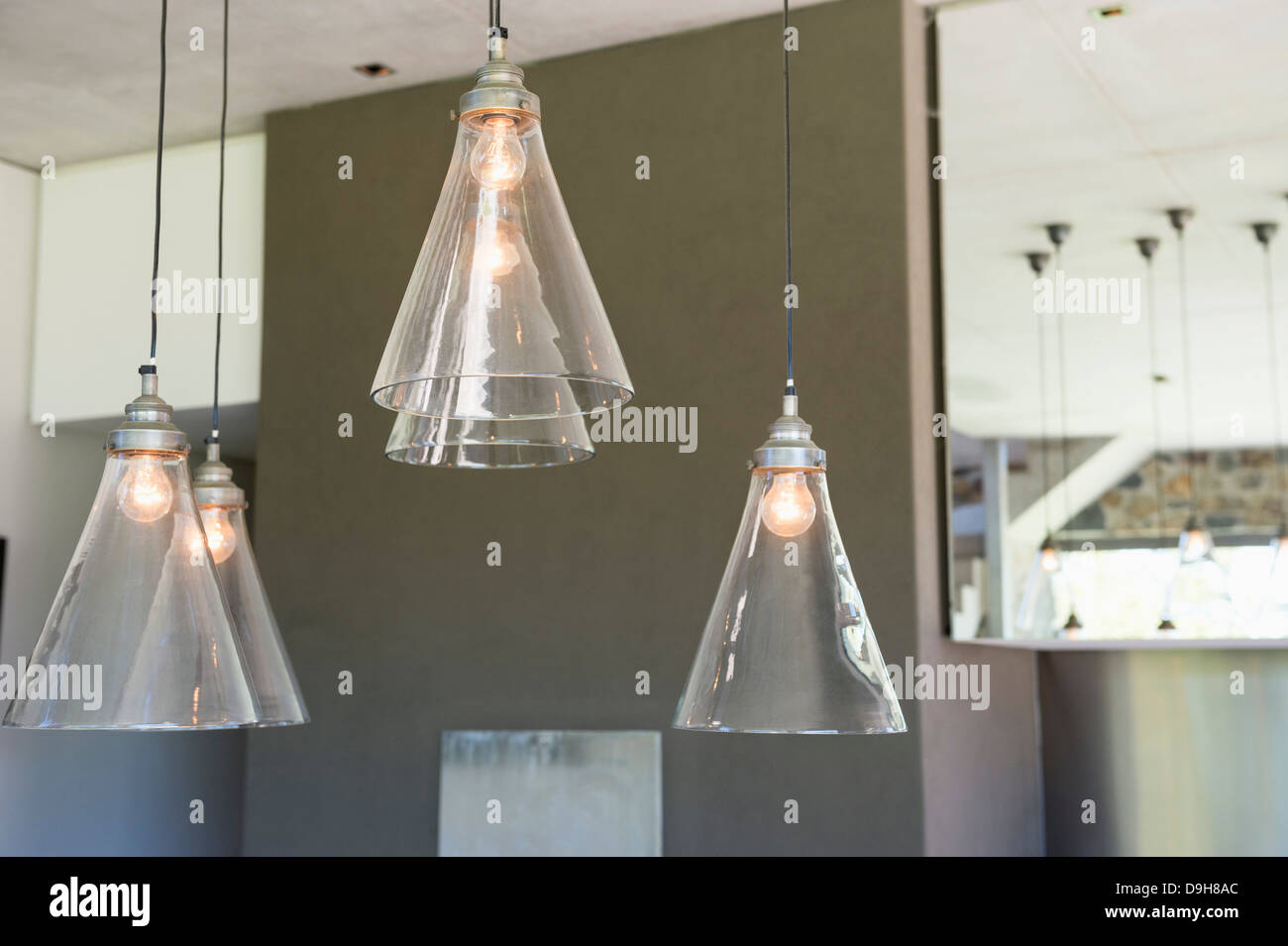 Elektrische Lampen erhellte zu Hause Stockfoto