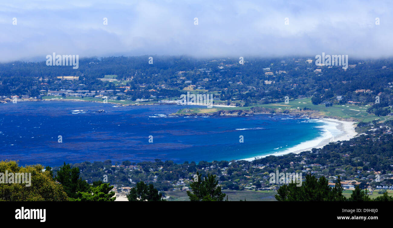 Seltene erhöhten Blick auf Carmel Bucht, Strand und Pebble Beach. Stockfoto
