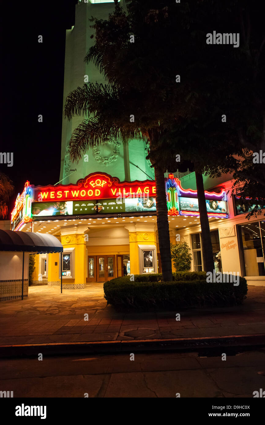 Das Fox Westwood Village Theater in Westwood, Kalifornien nachts spielen Man of Steel 19. Juni 2013 Stockfoto