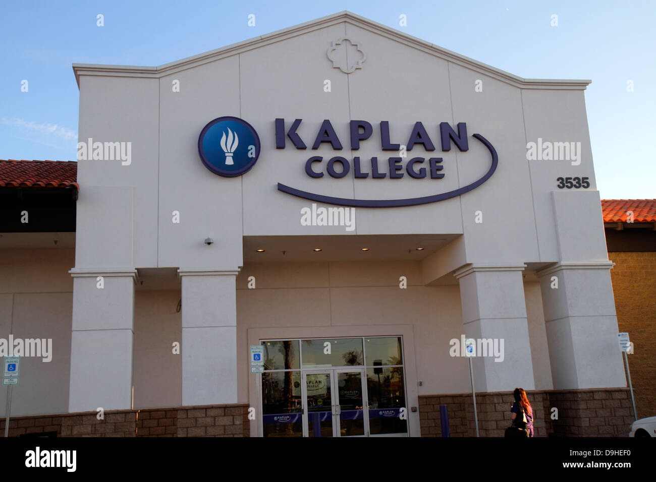 Las Vegas Nevada, West Sahara Avenue, Kaplan College, Vorderseite, Eingang, Schule, NV130327034 Stockfoto