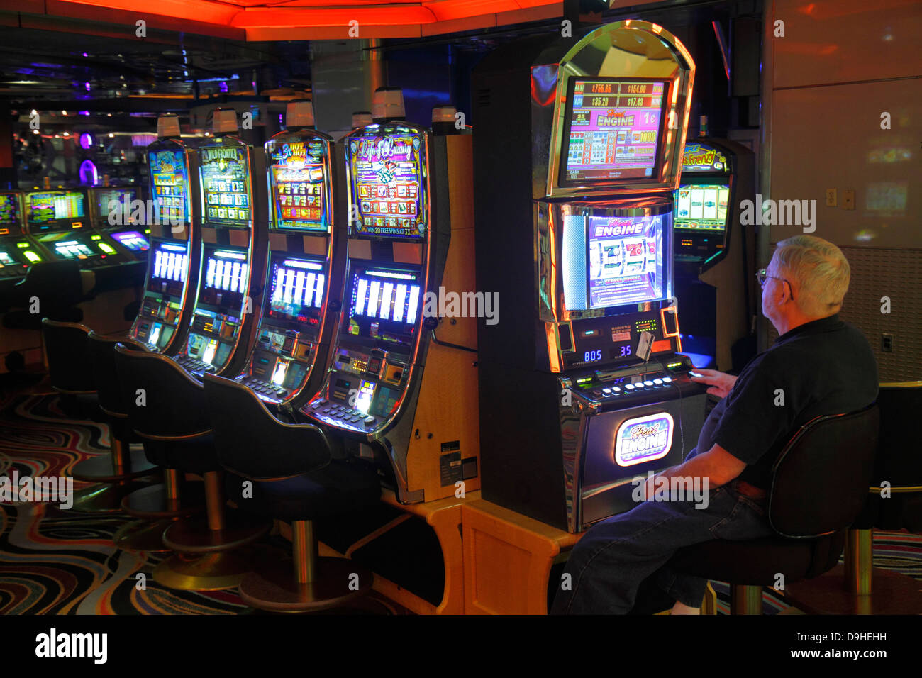 Las Vegas Nevada, Westgate Las Vegas Resort & Casino, Spielautomaten, Maschine, Männer männlich, Senioren Bürger, Glücksspiel, Glücksspiel, Spieler, Glück, NV Stockfoto