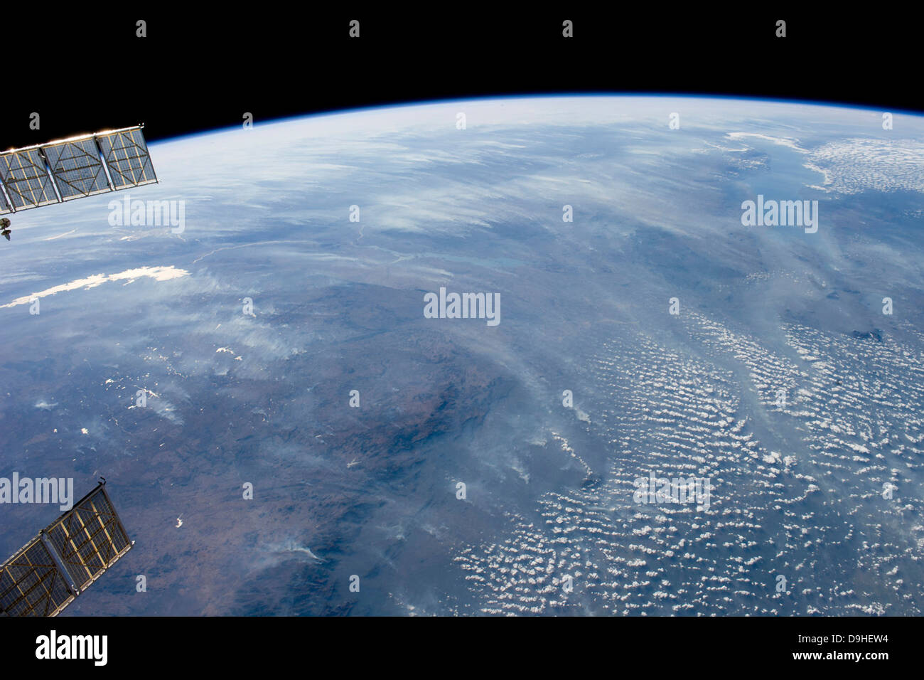 Ein Rauch Pall dominiert diese Ansicht des tropischen und südlichen Afrika. Stockfoto