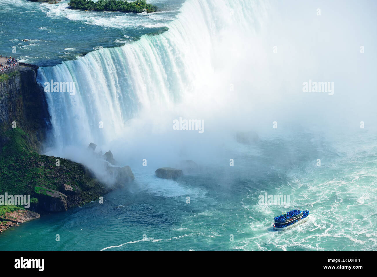 Boot und Horseshoe Falls von den Niagarafällen entfernt Stockfoto