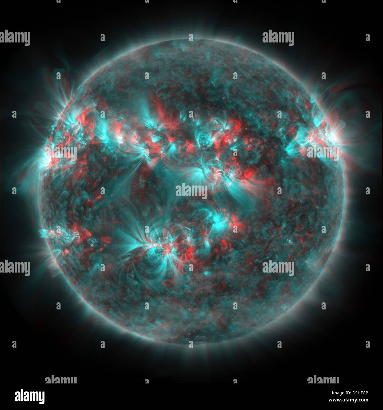 Voller Sonne mit vielen Sonnenflecken und aktiven Regionen in 3D. Stockfoto