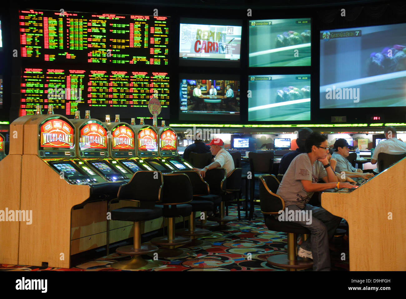 Las Vegas Nevada, Westgate Las Vegas Resort & Casino, Rennsportbuch, Bücher, Wetten, Quoten, Spieler, Glücksspiel, Glücksspiel, Monitore, große Bildschirme, Spielautomaten, mac Stockfoto