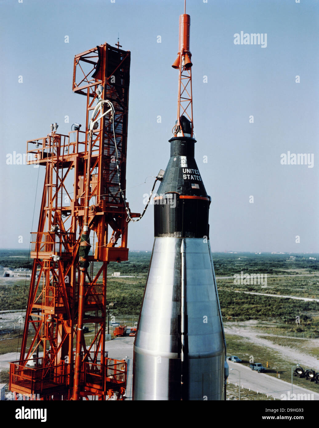 Die unbemannte Mercury-Atlas-Kapsel sitzt auf die Atlas-Trägerrakete. Stockfoto