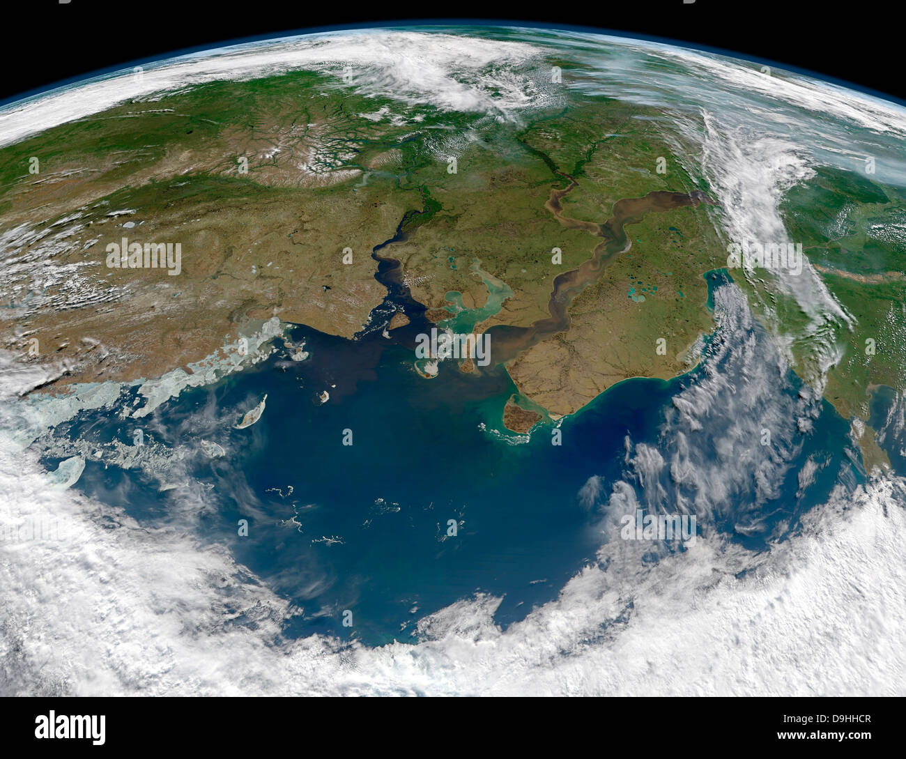 Satelliten-Ansicht der Ob und Yenisei Flüsse, wie sie Sedimente in die Karasee tragen. Stockfoto