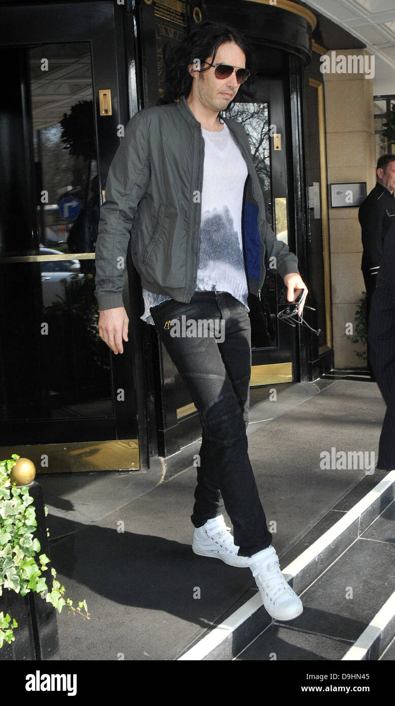 Russell Brand verlassen sein Hotel London, England - 21.03.11 Stockfoto