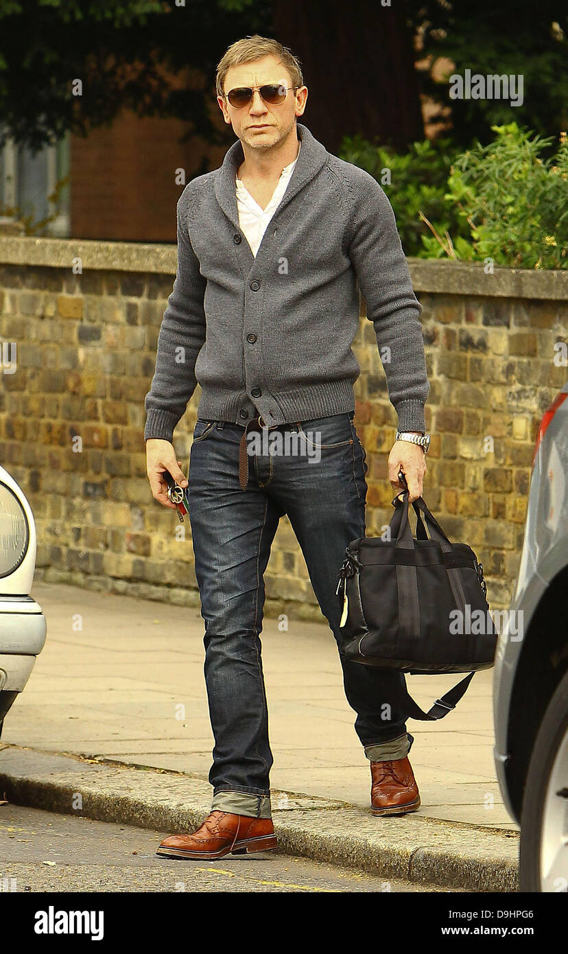 Daniel Craig auf dem Weg zu einem Fotoshooting London, England - 22.03.11 Stockfoto