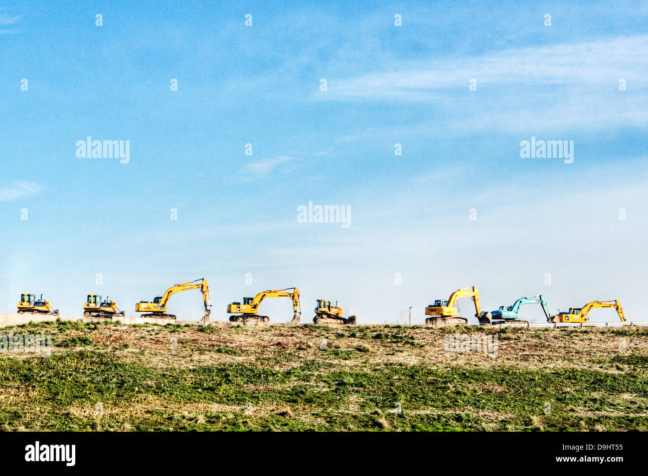 Baumaschinen auf Hügel Stockfoto