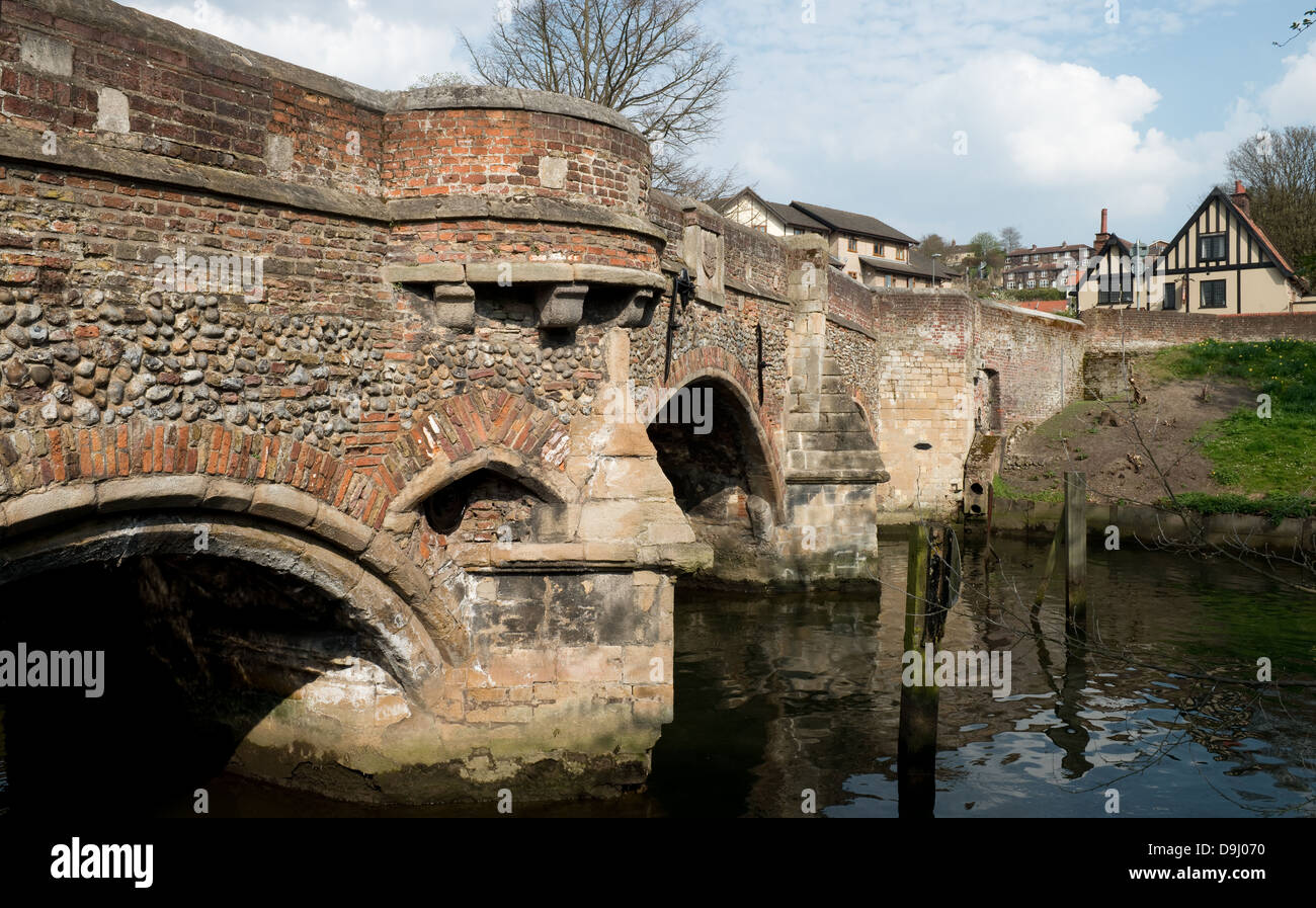 Bischöfe-Brücke über den Fluss Wensum, Norwich, Großbritannien Stockfoto