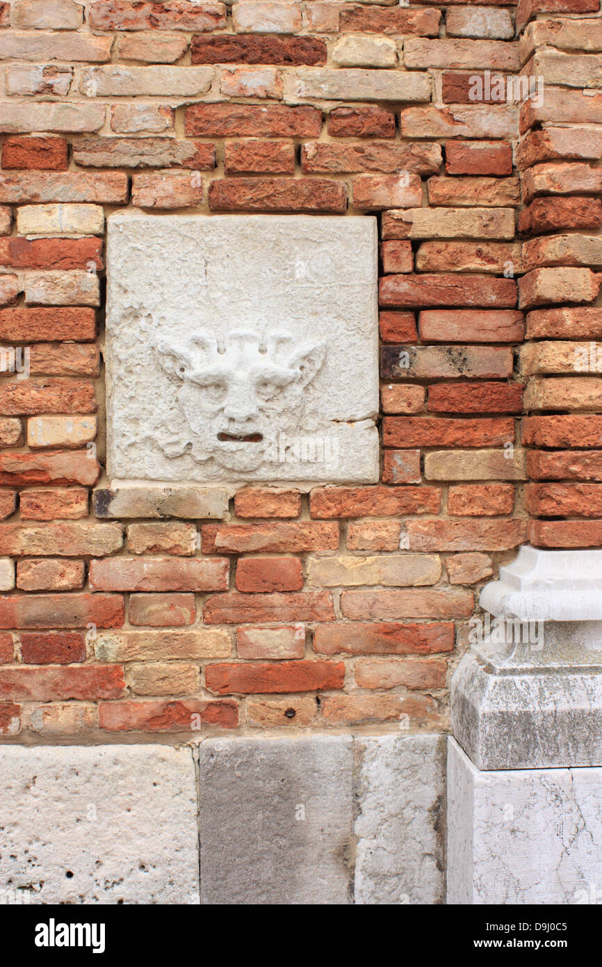 Bocca di Leone (Löwenmaul) Briefkasten, 15. Jahrhundert-Kündigung-Box in der Kirche Chiesa di San Martino Stockfoto