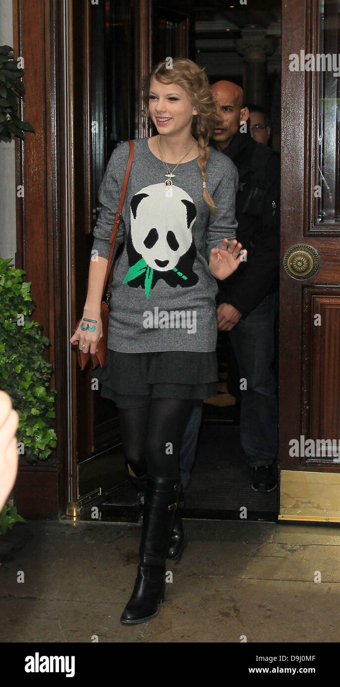 Taylor Swift verlassen das Mandarin Hotel in London, England - 30.03.11 Stockfoto