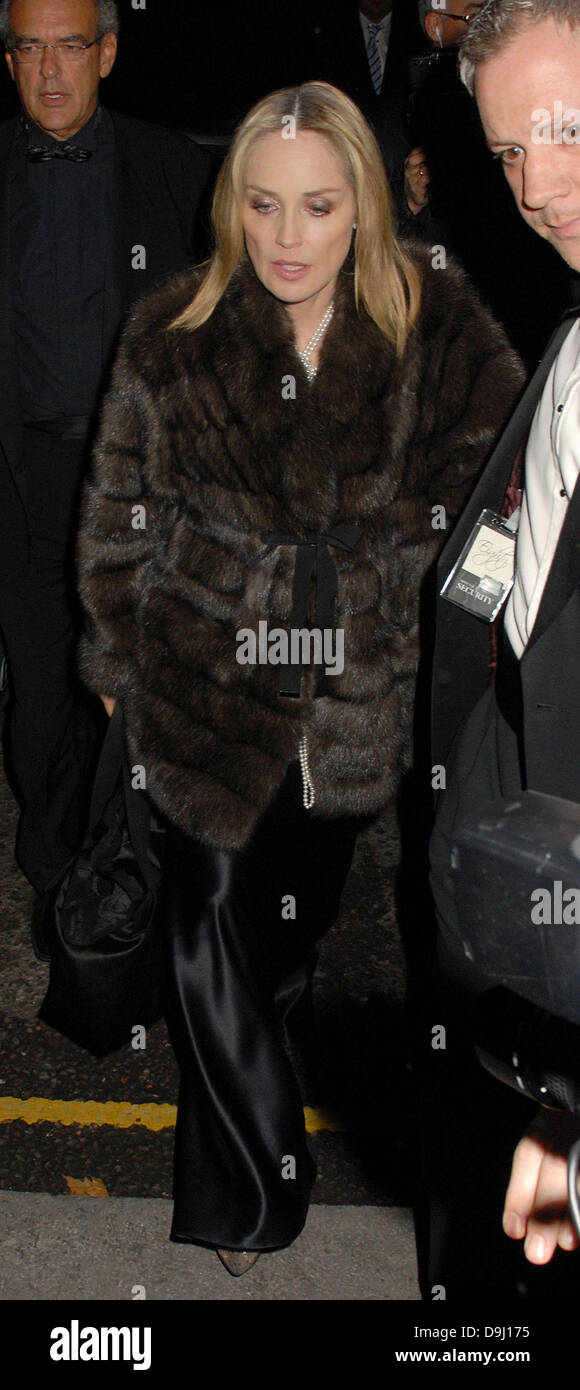 Sharon Stone in einem Hotel nach dem Besuch der Gorby 80 - Gala-Konzert in der Royal Albert Hall London, England - 30.03.11 Stockfoto