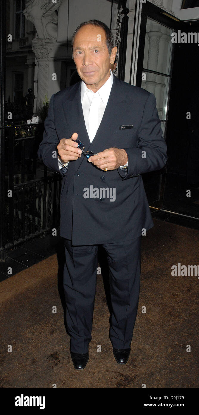 Paul Anka, in einem Hotel nach dem Besuch der Gorby 80 - Gala-Konzert in der Royal Albert Hall London, England - 30.03.11 Stockfoto
