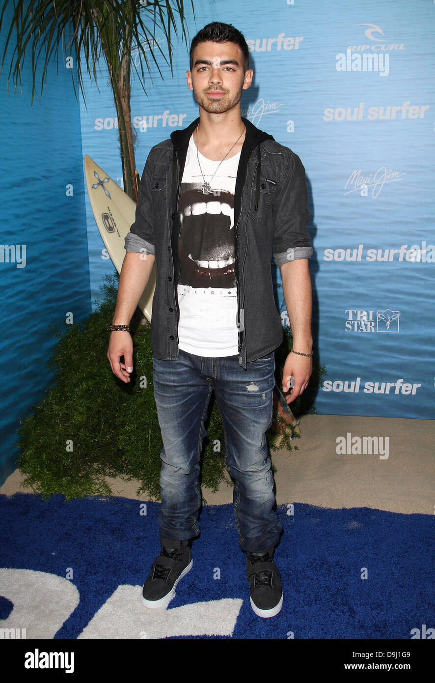 Joe Jonas bei der Los Angeles-Premiere von "Soul Surfer" ArcLight Cinerama Dome statt. Hollywood, Kalifornien - 30.03.11 Stockfoto